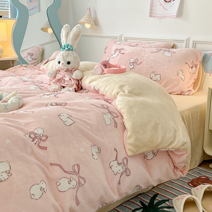 91家纺网 家纺一手货源 找家纺 昔可家纺 2024新款印花牛奶绒四件套系列-卡通系列 星野兔