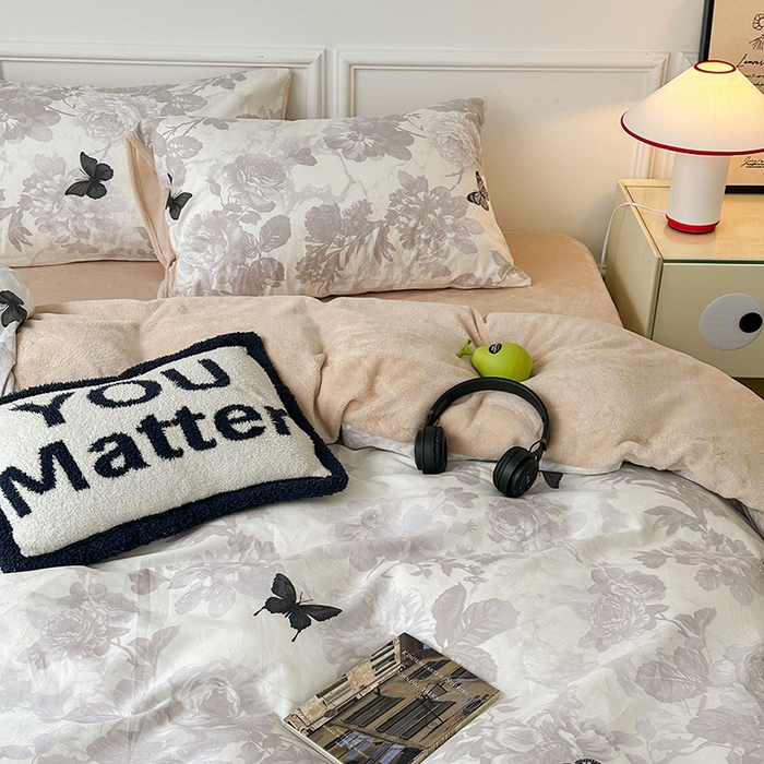 91家纺网 家纺一手货源 找家纺 昔可家纺 2024新款秋冬新款棉加牛奶绒四件套 暗蝶花影