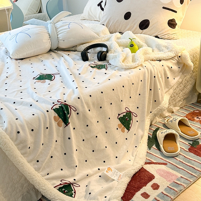 91家纺网 家纺一手货源 找家纺 昔可家纺 2024新款羊羔绒牛奶绒毛毯系列（三）-场景二-ins风系列 丝带圣诞树