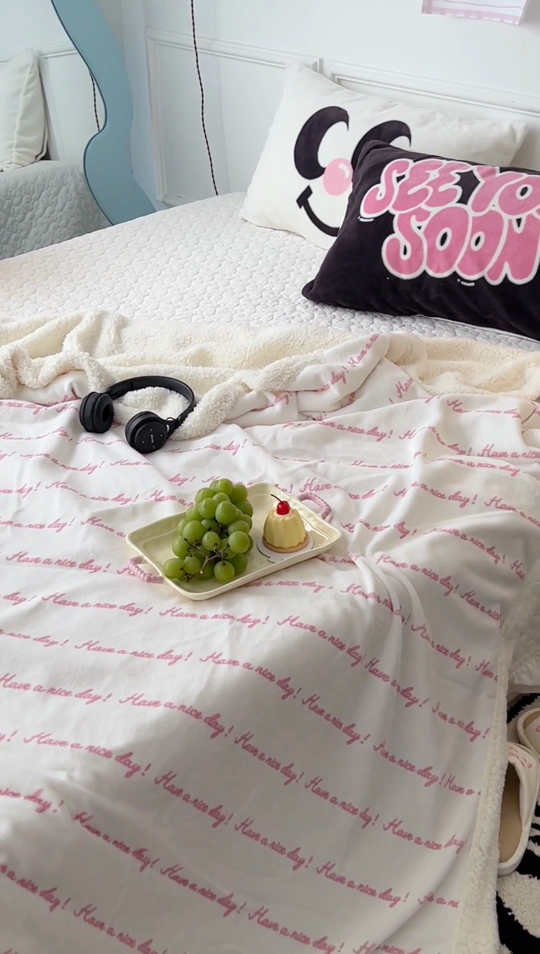 91家纺网 家纺一手货源 找家纺 昔可家纺 2024新款羊羔绒牛奶绒毛毯系列（三）-场景二-ins风系列 梦幻粉色字母