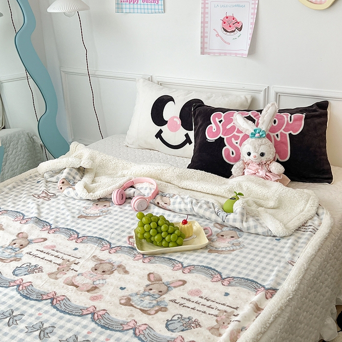 91家纺网 家纺一手货源 找家纺 昔可家纺 2024新款羊羔绒牛奶绒毛毯系列（三）-场景二-洛丽塔系列 萝莉小兔