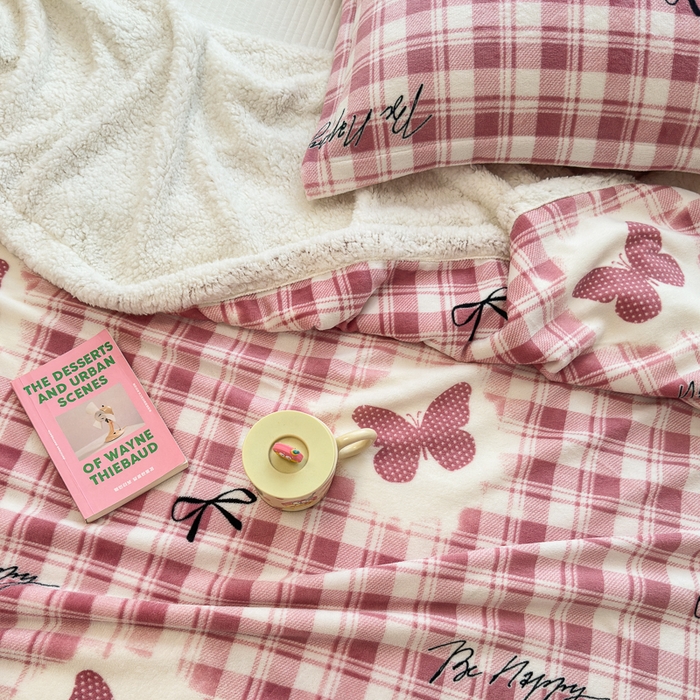 91家纺网 家纺一手货源 找家纺 花伞家居 2024直播新款牛奶绒羊羔绒多功能复合拉链被套款毛毯 毛毯-粉格子蝴蝶