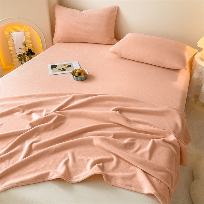 91家纺网 家纺一手货源 找家纺 眠帛家居 2024新款纯色高克重牛奶绒单床单 奶油粉