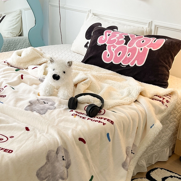 91家纺网 家纺一手货源 找家纺 昔可家纺 2024新款羊羔绒牛奶绒毛毯系列（三）-场景二-卡通系列 朱古力小灰熊