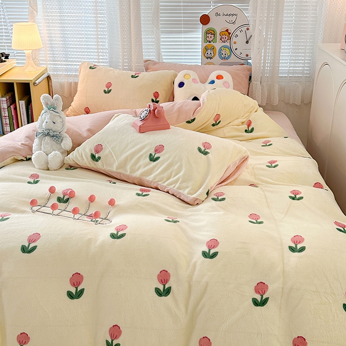 91家纺网 家纺一手货源 找家纺 昔可家纺 2024新款印花牛奶绒四件套系列-2023年热款系列 粉嫩小郁金