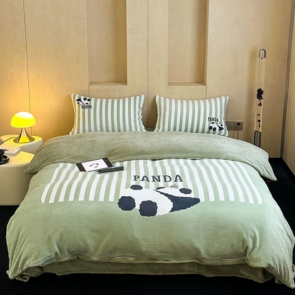 91家纺网 家纺一手货源 找家纺 昔可家纺 2024新款大版数码印花设计师牛奶绒四件套 趴趴熊猫