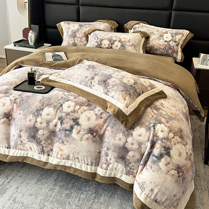 91家纺网 家纺一手货源 找家纺 凡客家居 2024新款高克重牛奶绒数码印花双拼角四件套 赫莲娜