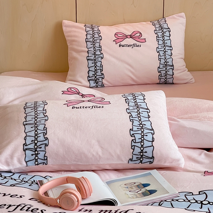 91家纺网 家纺一手货源 找家纺 昔可家纺 2024新款大版数码印花设计师牛奶绒四件套 珍珠蝴蝶结