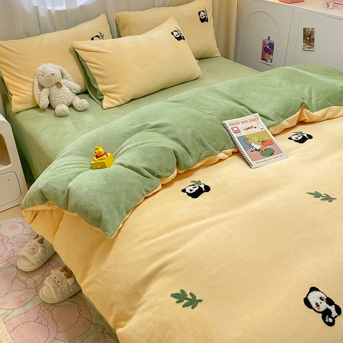 91家纺网 家纺一手货源 找家纺 眠帛家居 2024新款高克重双拼牛奶绒毛巾绣四件套 丫丫