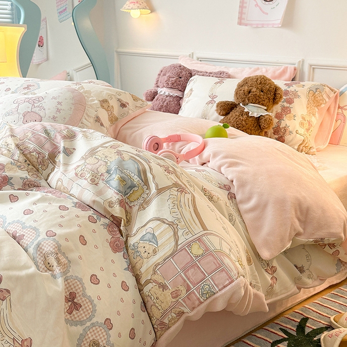 91家纺网 家纺一手货源 找家纺 昔可家纺 2024新款秋冬新款棉加牛奶绒四件套 洛丽塔爱心熊