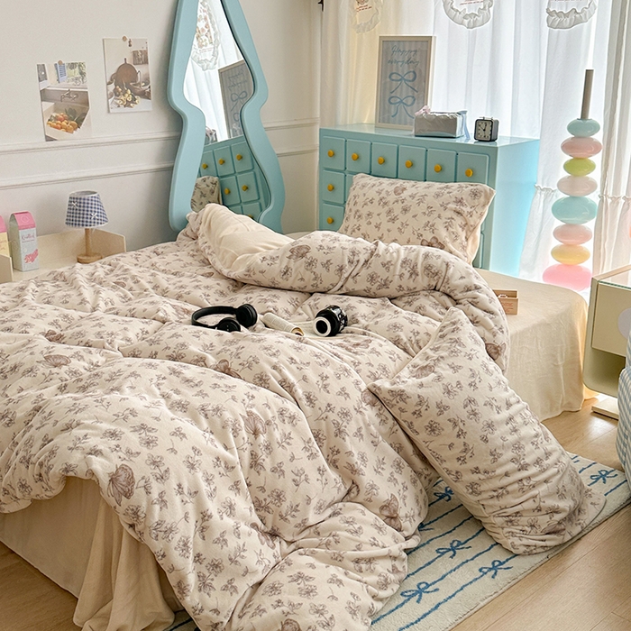 91家纺网 家纺一手货源 找家纺 昔可家纺 2024新款印花牛奶绒四件套系列-复古小清新系列 复古蝴蝶