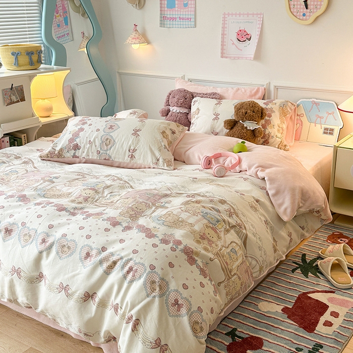 91家纺网 家纺一手货源 找家纺 昔可家纺 2024新款秋冬新款棉加牛奶绒四件套 洛丽塔爱心熊