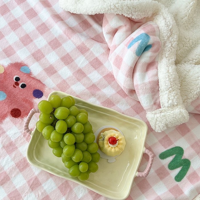 91家纺网 家纺一手货源 找家纺 昔可家纺 2024新款羊羔绒牛奶绒毛毯系列（三）-场景二-卡通系列 点点粉格猫