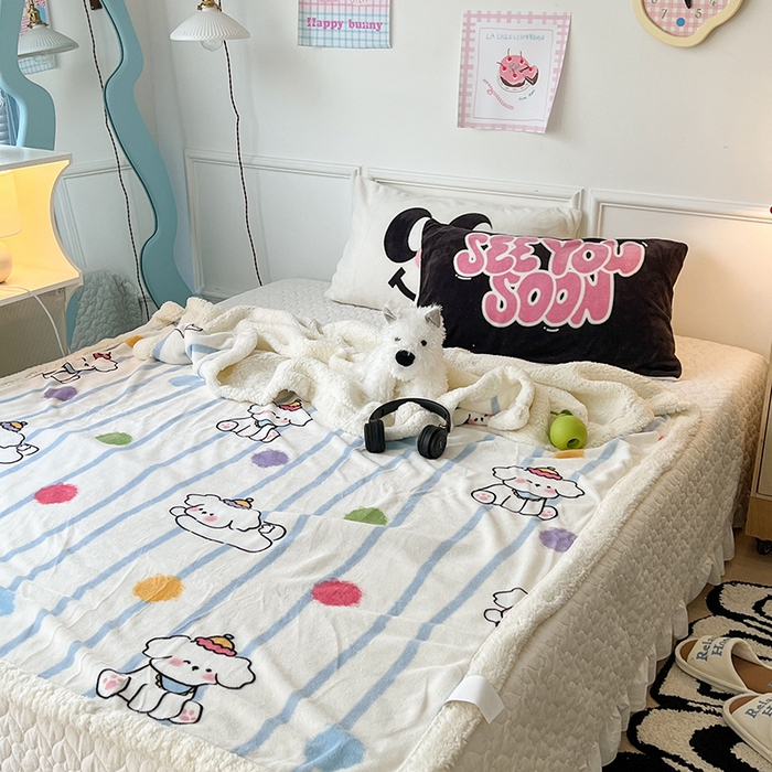 91家纺网 家纺一手货源 找家纺 昔可家纺 2024新款羊羔绒牛奶绒毛毯系列（三）-场景二-卡通系列 蓝波纹奶狗