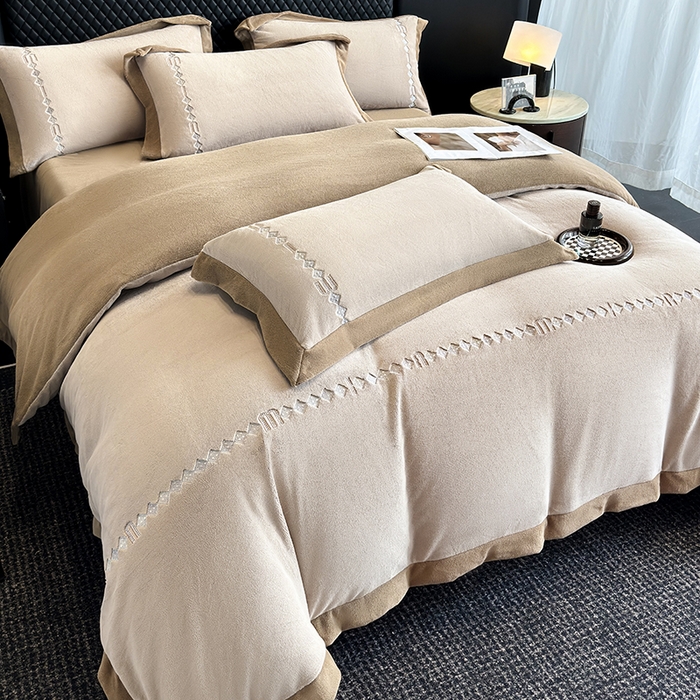 91家纺网 家纺一手货源 找家纺 凡客家居 2024新款高克重牛奶绒绣花拼角四件套 深卡其