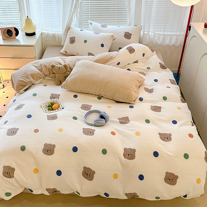 91家纺网 家纺一手货源 找家纺 昔可家纺 2024新款印花牛奶绒四件套系列-2023年热款系列 彩色波点熊