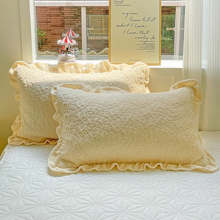 91家纺网 家纺一手货源 找家纺 漫时光 2025新款纯色牛奶绒花边款枕套 罗曼-奶杏