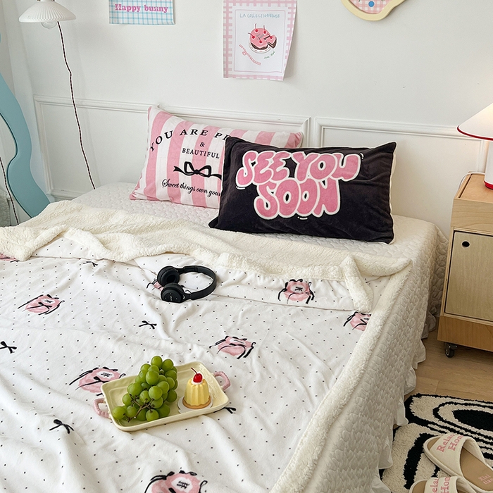 91家纺网 家纺一手货源 找家纺 昔可家纺 2024新款羊羔绒牛奶绒毛毯系列（三）-场景二-ins风系列 芭蕾蛋糕