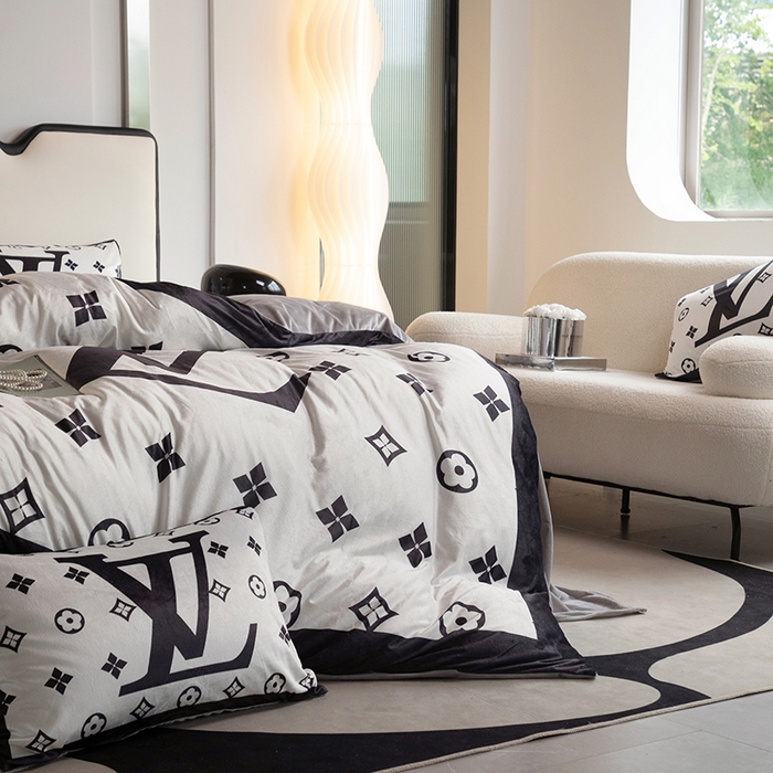 91家纺网 家纺一手货源 找家纺 色鬼布艺 2024新款婴儿绒数码印花牛奶绒四件套仿大牌直播爆款网红款 经典威