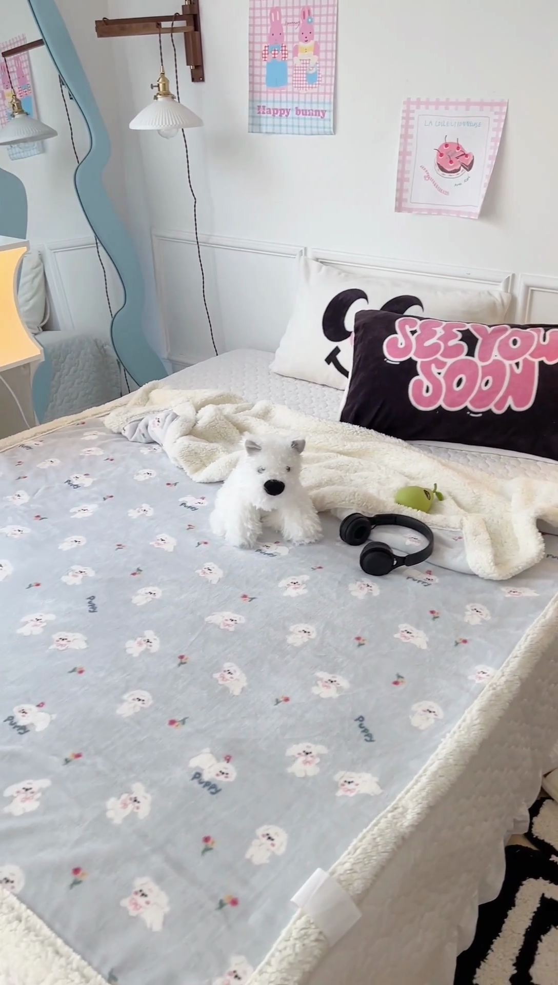 91家纺网 家纺一手货源 找家纺 昔可家纺 2024新款羊羔绒牛奶绒毛毯系列（三）-场景二-卡通系列 蓝底小奶狗