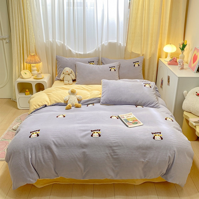 91家纺网 家纺一手货源 找家纺 眠帛家居 2024新款高克重双拼牛奶绒毛巾绣四件套 萌宠