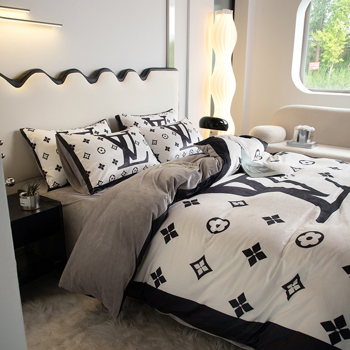 91家纺网 家纺一手货源 找家纺 色鬼布艺 2024新款婴儿绒数码印花牛奶绒四件套仿大牌直播爆款网红款 经典威