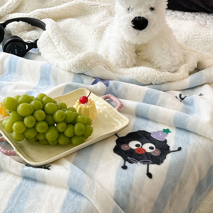 91家纺网 家纺一手货源 找家纺 昔可家纺 2024新款羊羔绒牛奶绒毛毯系列（三）-场景二-卡通系列 星星小黑球