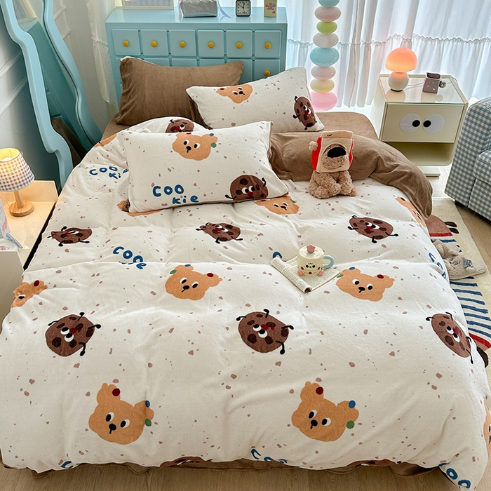 91家纺网 家纺一手货源 找家纺 昔可家纺 2024新款印花牛奶绒四件套系列-卡通系列 小熊曲奇