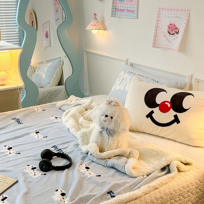 91家纺网 家纺一手货源 找家纺 昔可家纺 2024新款羊羔绒牛奶绒毛毯系列（三）-场景二-卡通系列 糖果小狗