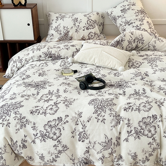 91家纺网 家纺一手货源 找家纺 昔可家纺 2024新款印花牛奶绒四件套系列-复古小清新系列 墨山繁花