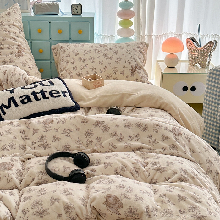 91家纺网 家纺一手货源 找家纺 昔可家纺 2024新款印花牛奶绒四件套系列-复古小清新系列 复古蝴蝶