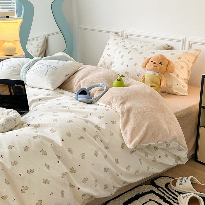 91家纺网 家纺一手货源 找家纺 昔可家纺 2024新款秋冬新款棉加牛奶绒四件套 棕色小比熊