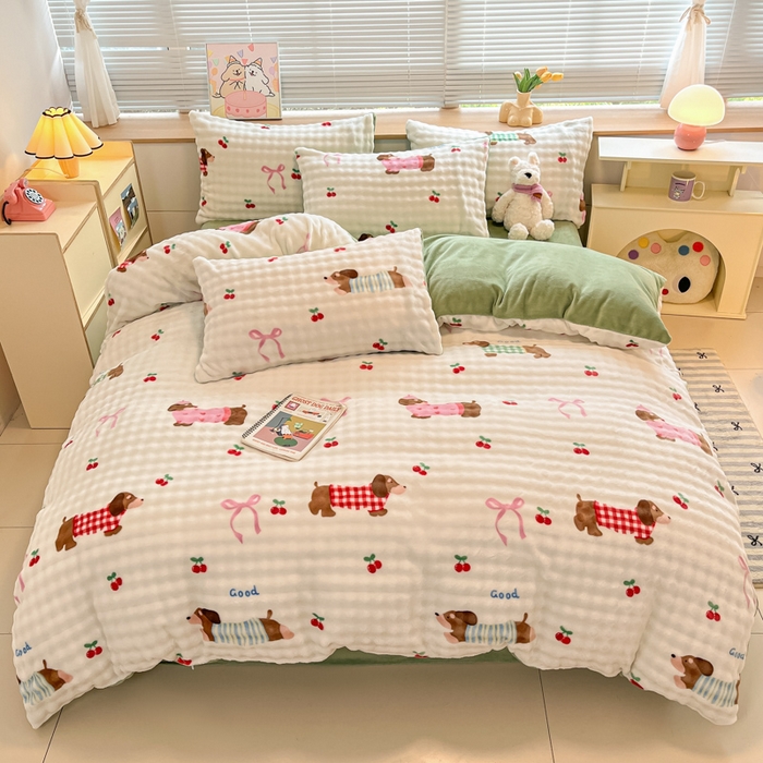 91家纺网 家纺一手货源 找家纺 梵克保罗 2024秋冬新款加厚泡泡牛奶绒数码印花工艺立体仿兔毛四件套 狗狗乐园-米白