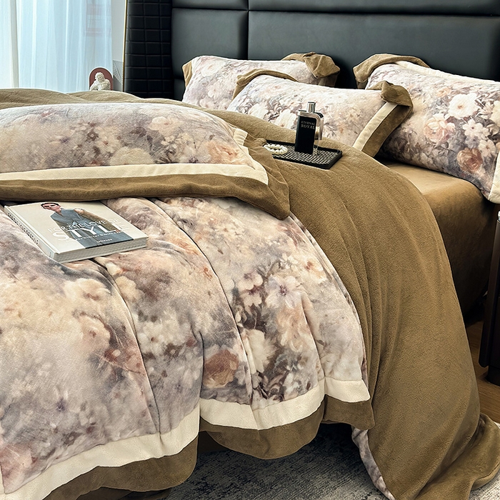 91家纺网 家纺一手货源 找家纺 凡客家居 2024新款高克重牛奶绒数码印花双拼角四件套 赫莲娜