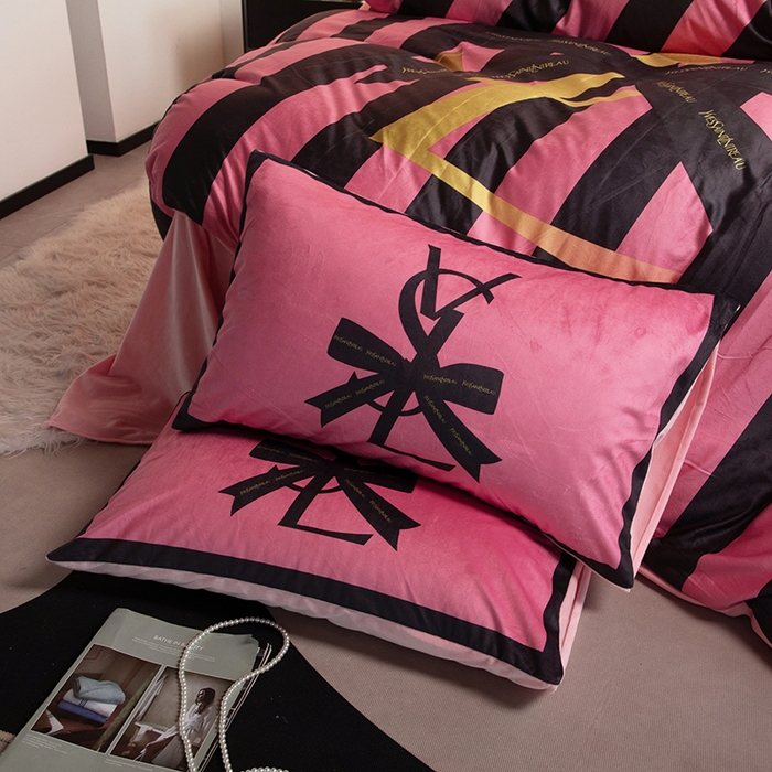 91家纺网 家纺一手货源 找家纺 色鬼布艺 2024新款婴儿绒数码印花牛奶绒四件套仿大牌直播爆款网红款 反转巴黎