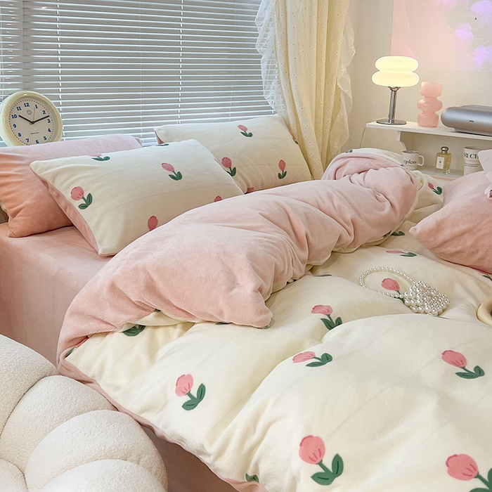 91家纺网 家纺一手货源 找家纺 昔可家纺 2024新款印花牛奶绒四件套系列-2023年热款系列 粉嫩小郁金2