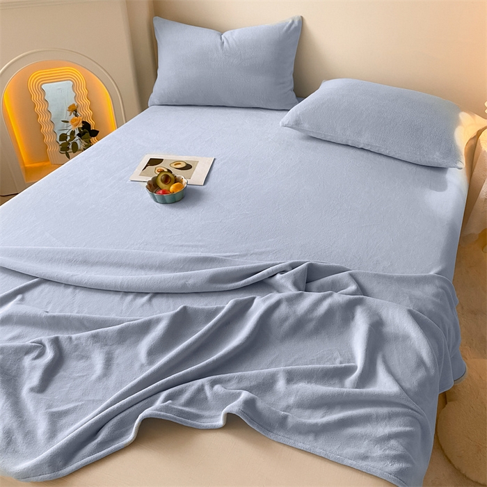 91家纺网 家纺一手货源 找家纺 眠帛家居 2024新款纯色高克重牛奶绒单床单 天空蓝