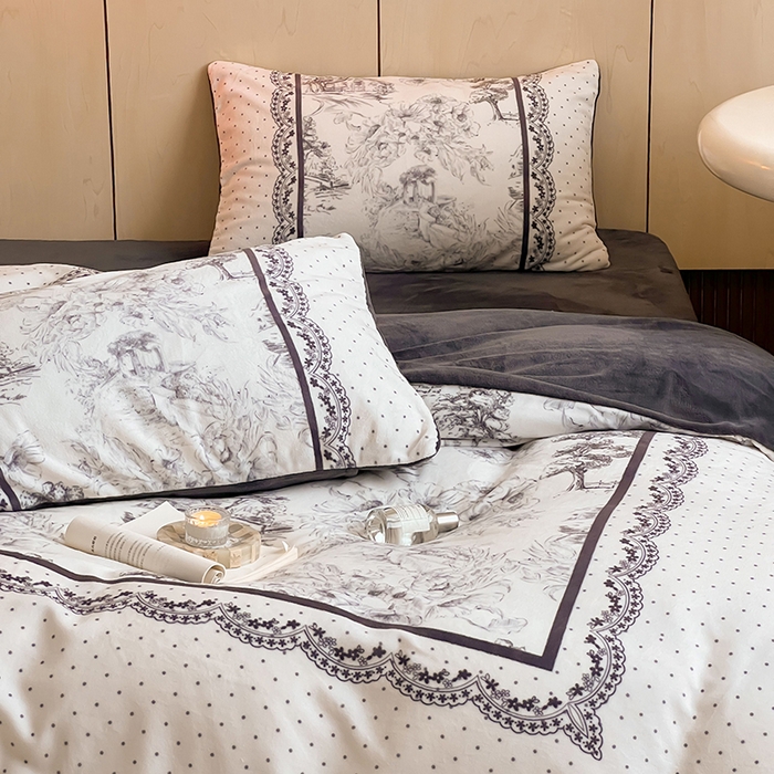 91家纺网 家纺一手货源 找家纺 昔可家纺 2024新款大版数码印花设计师牛奶绒四件套 复古庄园