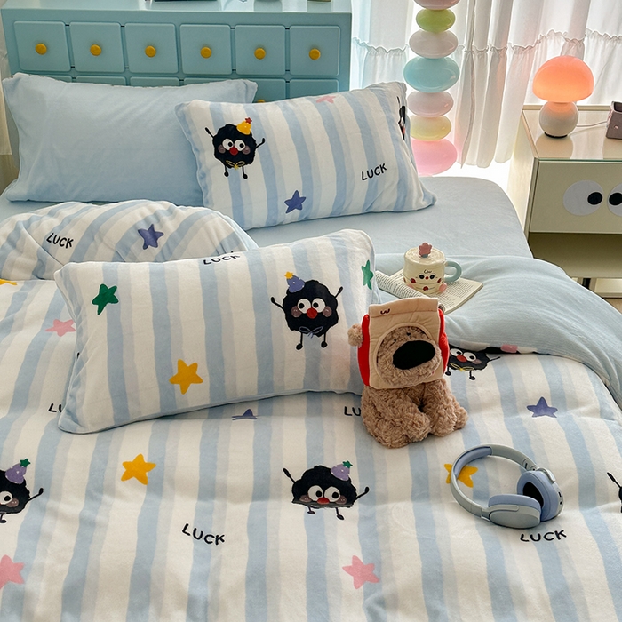 91家纺网 家纺一手货源 找家纺 昔可家纺 2024新款印花牛奶绒四件套系列-卡通系列 星星小黑球