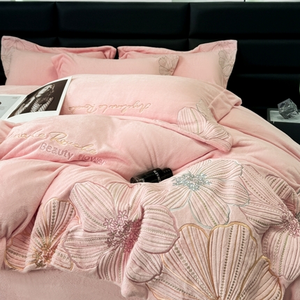 星蕴家纺 2024新款220克全消光牛奶绒四件套--绮丽 温柔粉