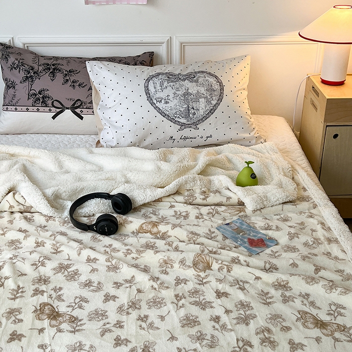 91家纺网 家纺一手货源 找家纺 昔可家纺 2024新款羊羔绒牛奶绒毛毯系列（三）-场景二-复古花卉系列 复古蝴蝶