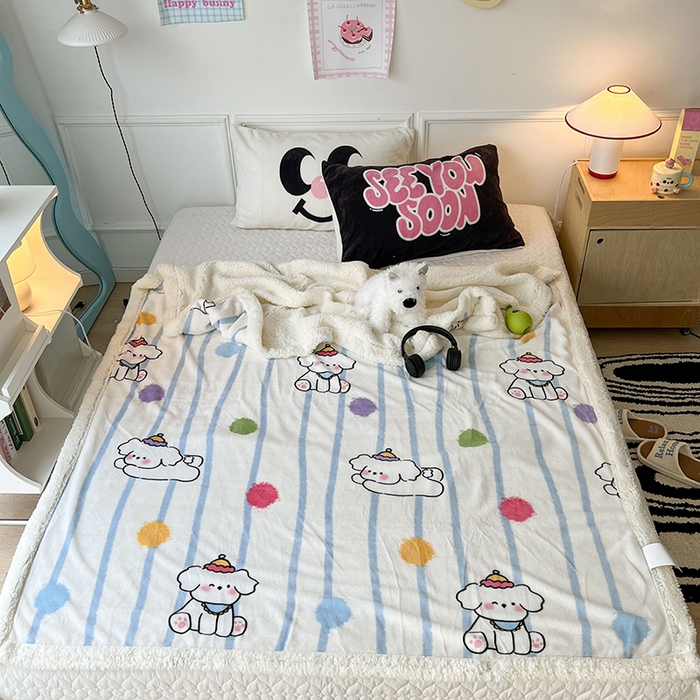 91家纺网 家纺一手货源 找家纺 昔可家纺 2024新款羊羔绒牛奶绒毛毯系列（三）-场景二-卡通系列 蓝波纹奶狗