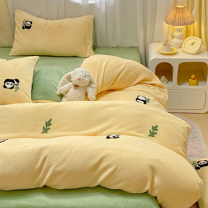 91家纺网 家纺一手货源 找家纺 眠帛家居 2024新款高克重双拼牛奶绒毛巾绣四件套 丫丫