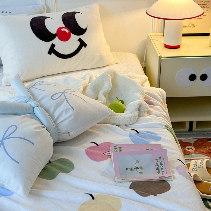 91家纺网 家纺一手货源 找家纺 昔可家纺 2024新款羊羔绒牛奶绒毛毯系列（三）-场景二-ins风系列 彩色苹果