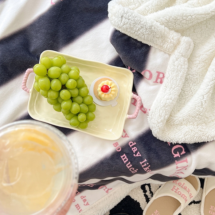 91家纺网 家纺一手货源 找家纺 昔可家纺 2024新款羊羔绒牛奶绒毛毯系列（三）-场景二-少女风系列 甜酷字母