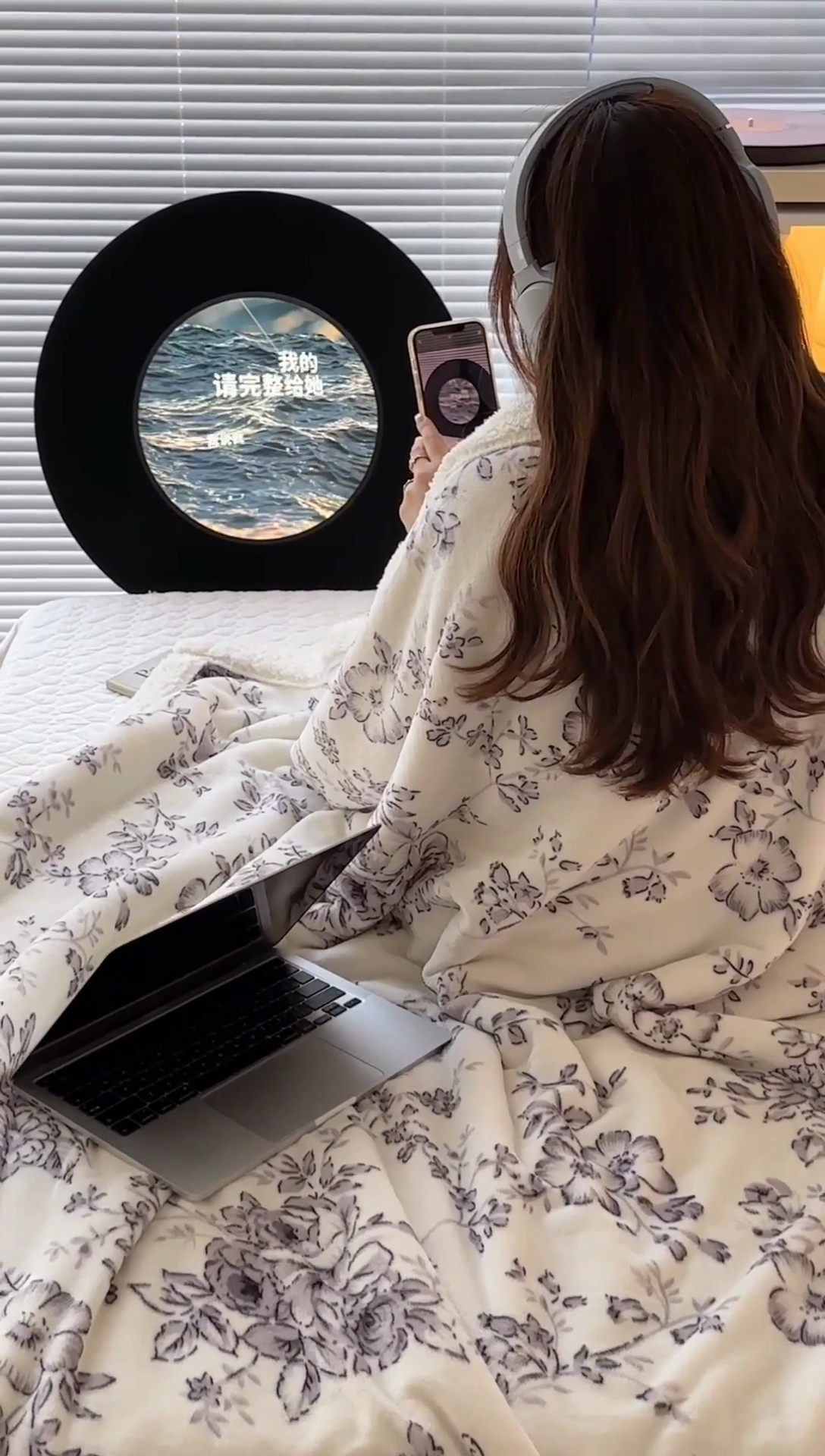 91家纺网 家纺一手货源 找家纺 昔可家纺 2024新款羊羔绒牛奶绒毛毯系列（三）-场景二-复古花卉系列 墨山繁花