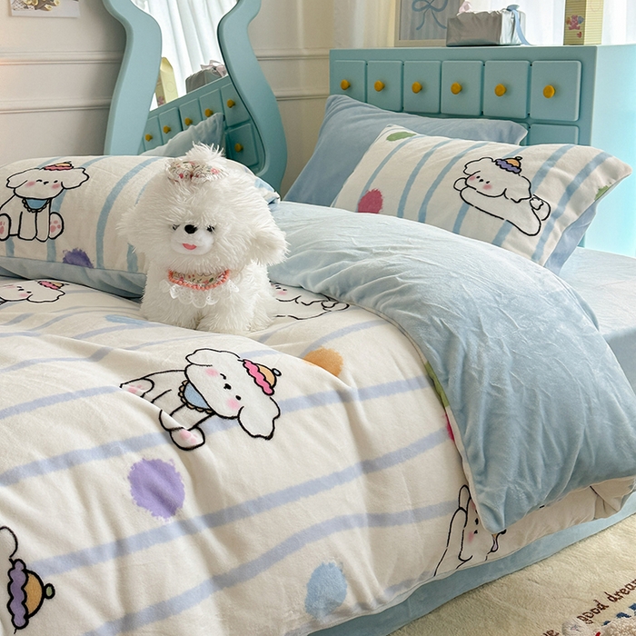 91家纺网 家纺一手货源 找家纺 昔可家纺 2024新款印花牛奶绒四件套系列-卡通系列 蓝波纹奶狗