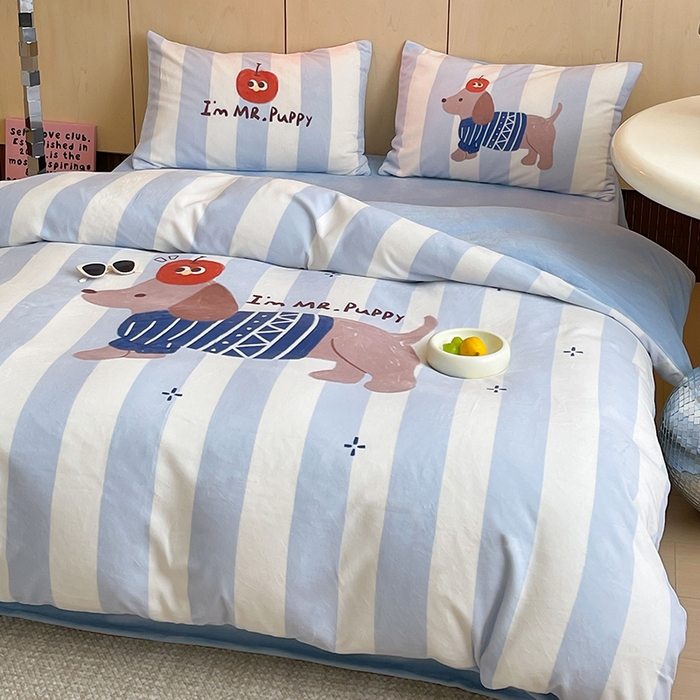 91家纺网 家纺一手货源 找家纺 昔可家纺 2024新款大版数码印花设计师牛奶绒四件套 苹果狗先森