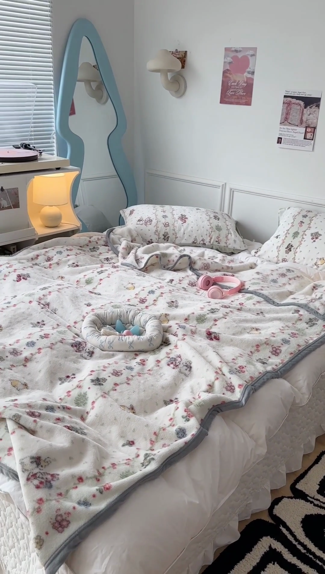 91家纺网 家纺一手货源 找家纺 （总）昔可家纺 2024新款保暖甜美草莓小兔单层毯