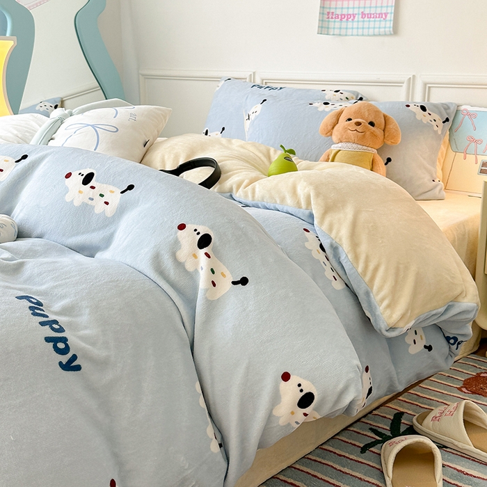 91家纺网 家纺一手货源 找家纺 昔可家纺 2024新款印花牛奶绒四件套系列-卡通系列 糖果小狗